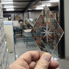 Ruitvorm geslepen glas met ster