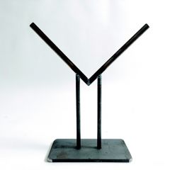 V-shaped foot for square glass panel