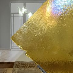 Medium Amber transparent iridiscent