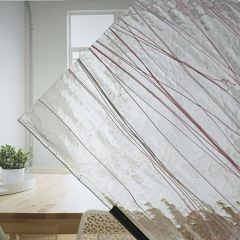 BE Clear with pink and white stringers ( ±25x29cm)